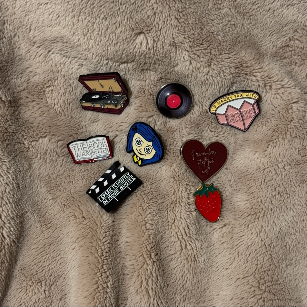 8 pins of: books, film, music, taylor swift!